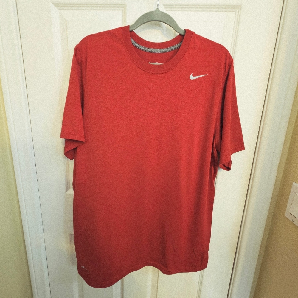 Nike Men’s Large Dark Red Dri-Fit Athletic Shirt – 100% Polyester Stretch Tee